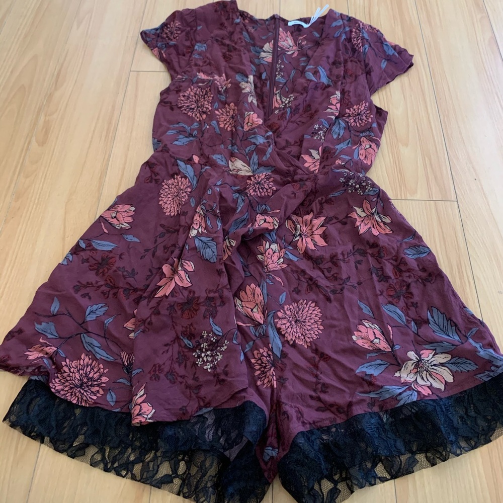 Kimchi Blue Floral Romper🌸🌼🌺🌷🌹🌻